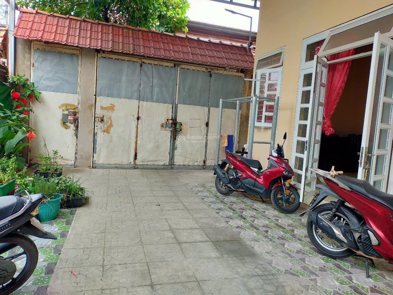 Bán nhà 1 trệt + 1 lầu + nhà trọ gần 300m2 giá 8,5 tỷ thu nhập 35 triệu tháng