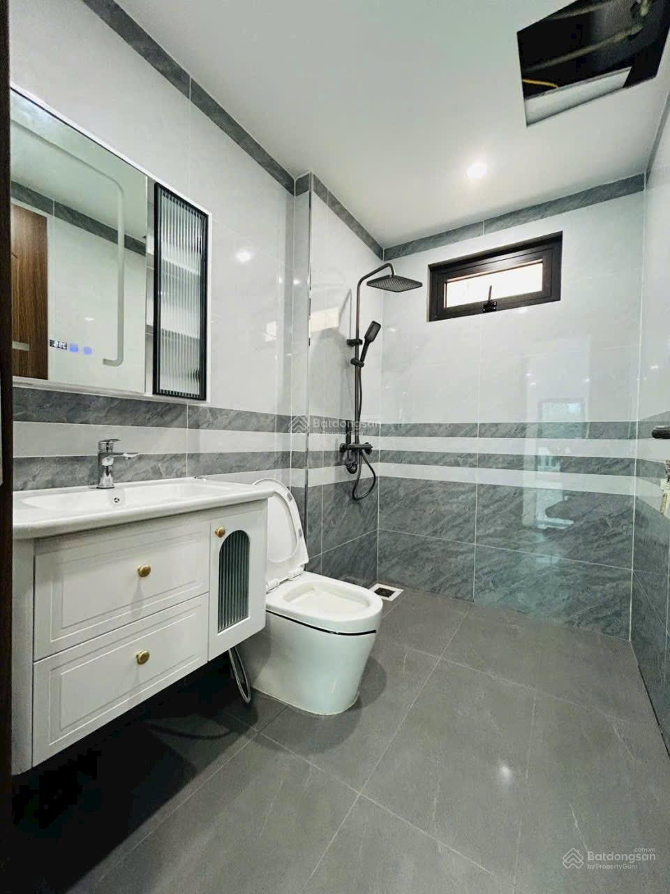 Chính chủ cần cho thuê nhà Vương Thừa Vũ DT:80m2 x4T Nhà mới tinh giá 20tr Chính chủ cần cho thuê nhà Vương Thừa Vũ DT:80m2 x4T Nhà mới tinh giá 20tr