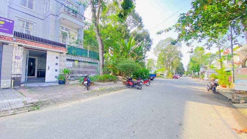 Cho thuê nhà ngang 8,5 m khu 586 có 5 phòng ngủ 12 triệu Cho thuê nhà ngang 8,5 m khu 586 có 5 phòng ngủ 12 triệu