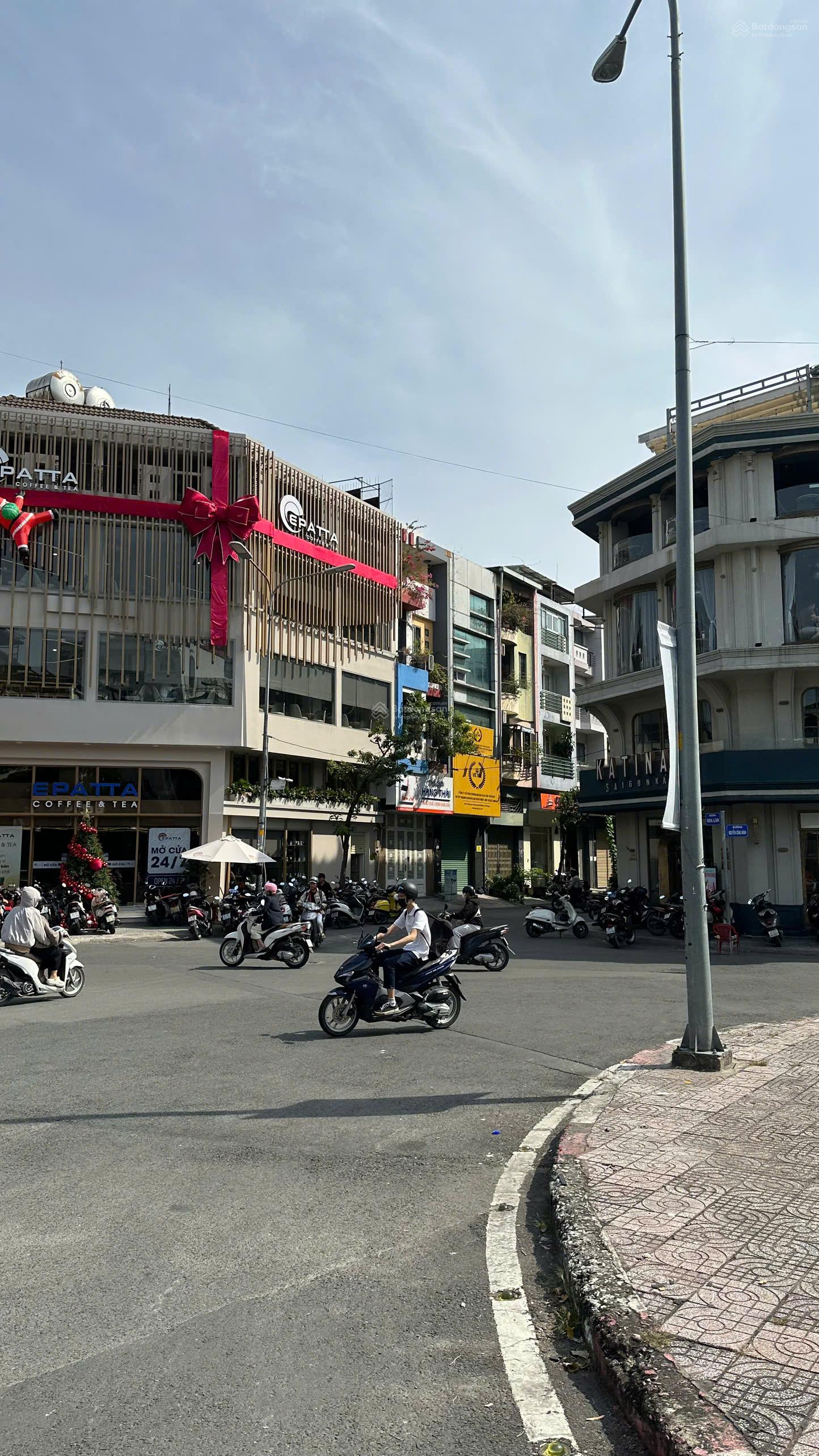 GIẢM 3TỶ . MT KINH DOANH PHAN XÍCH LONG - 4 X 20 - HẦM 5 TẦNG - ĐANG CHO THUÊ 60TRĐ/THÁNG. 27 TỶ