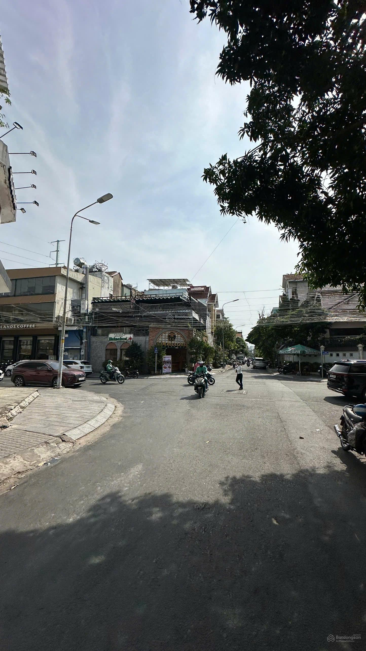 GIẢM 3TỶ . MT KINH DOANH PHAN XÍCH LONG - 4 X 20 - HẦM 5 TẦNG - ĐANG CHO THUÊ 60TRĐ/THÁNG. 27 TỶ