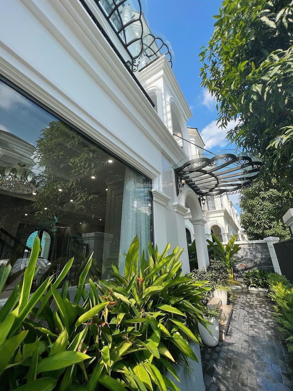 Siêu phẩm biệt thự tại đảo Ngọc Trai lớn, full nội thất có thang máy. Giá 30tr