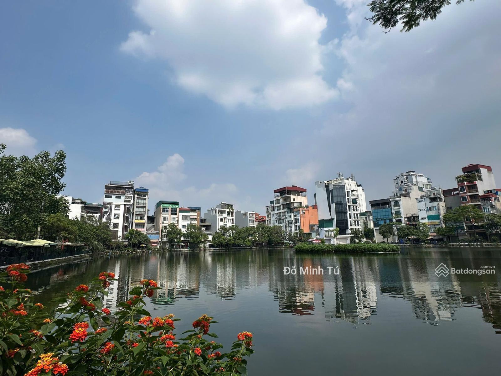 Nhà C4 Phố Nguyễn Đình Thi 38m2, MT 3.7m, ngõ rộng 8m, 2 ô tô tránh, lô góc, 3 nhà ra Hồ Tây, vuông