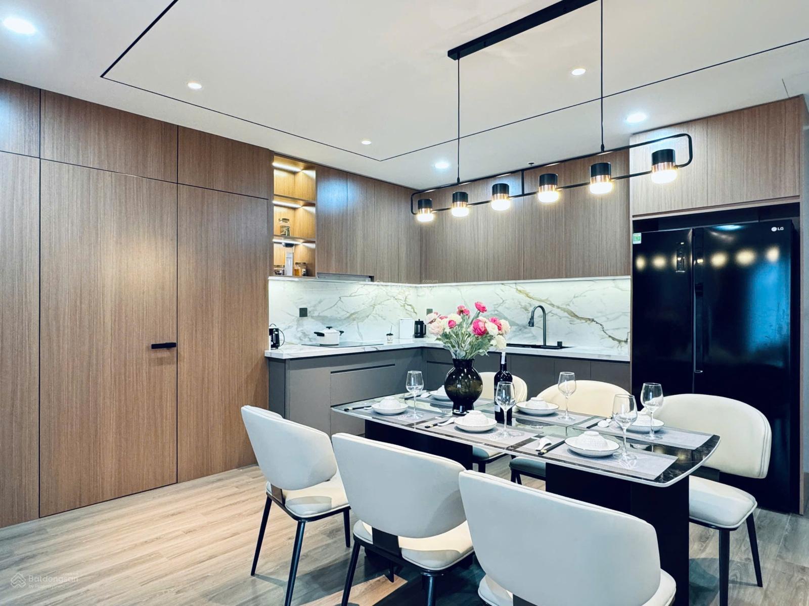 Bán căn hộ 80,5m² tại 183 Hoàng Văn Thái 2PN, full nội thất, sổ đỏ chính chủ, giá 6,8 tỷ