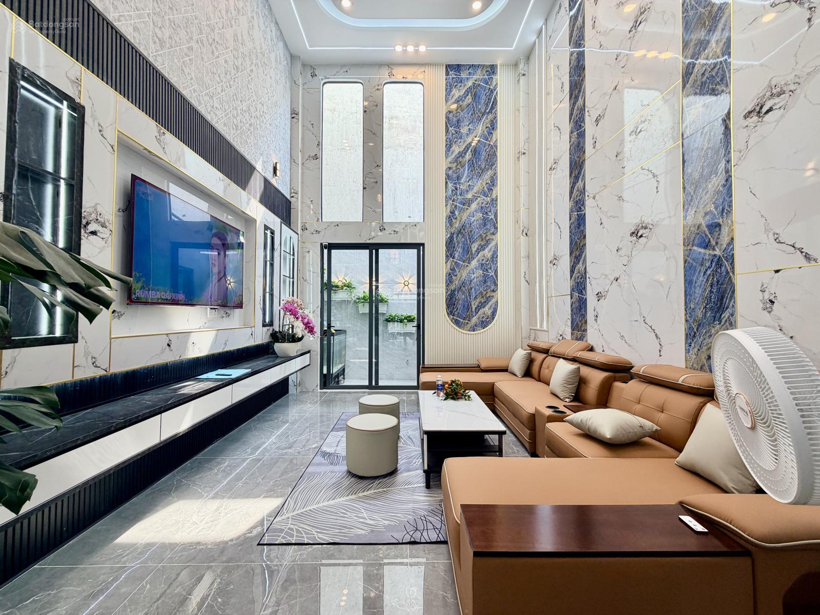 Bán gấp nhà riêng có thang máy - 4PN, 5WC tại Thạnh Lộc 13, Q12, 7,79 tỷ, 64m2