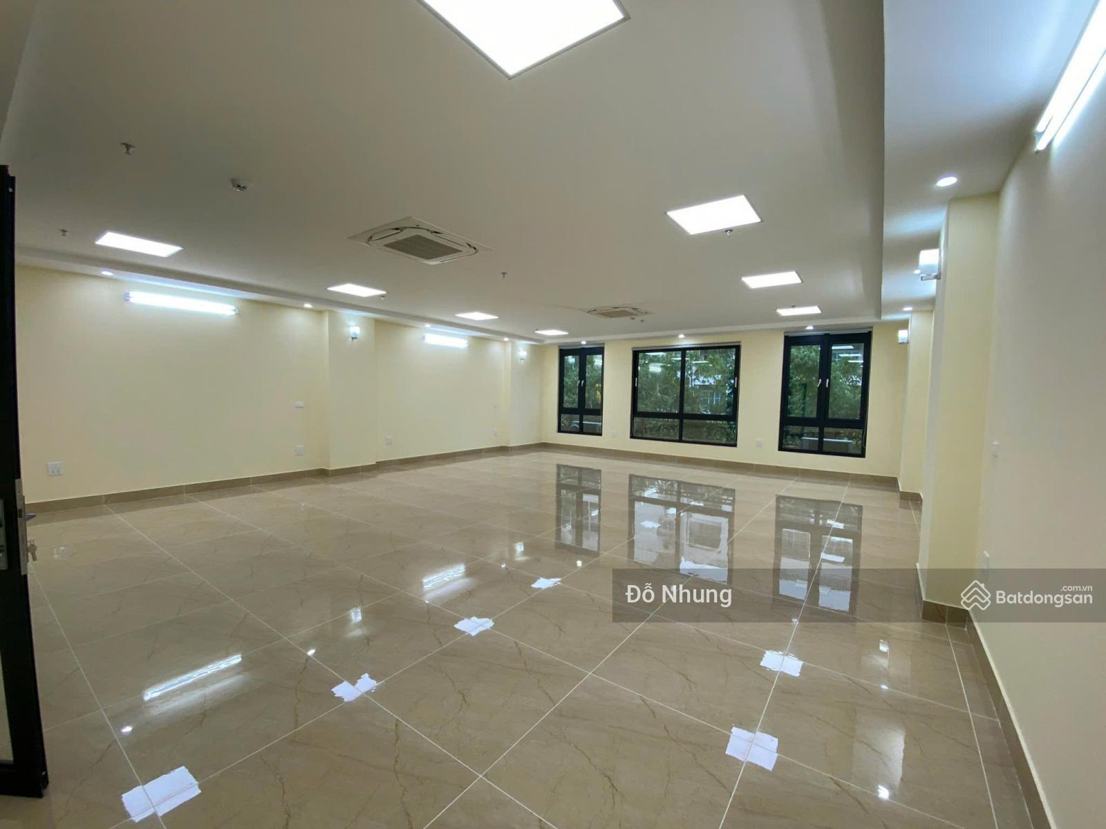 Cho thuê tòa văn phòng 8 tầng xây mới mặt phố Vũ Tông Phan. DT 105m2. MT 9m. Giá cực tốt 110tr//th