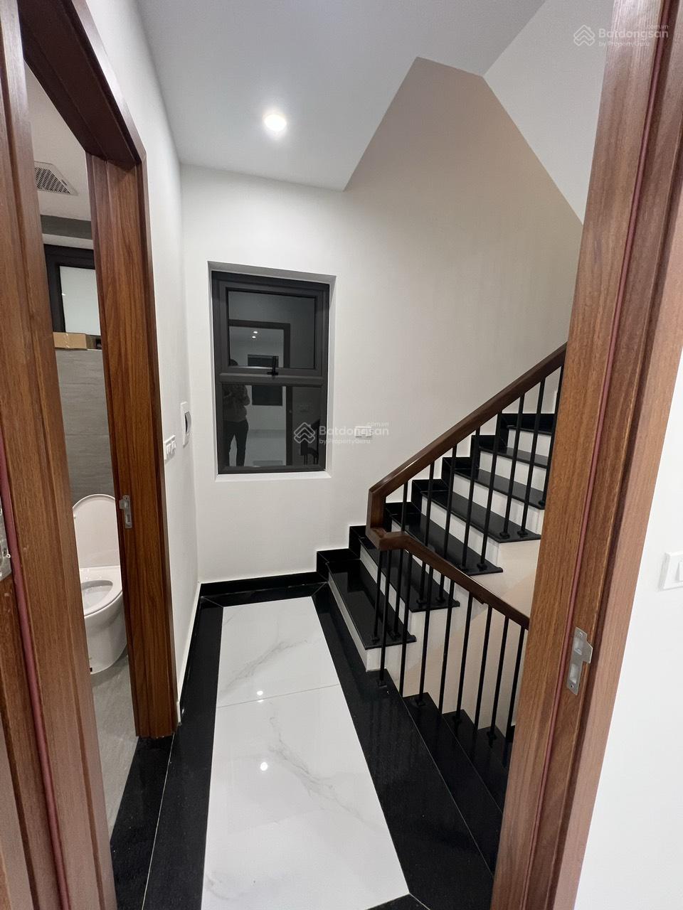 Cho thuê BT 70m2, giá 35 triệu tại Hàm Nghi, Cầu Diễn, Nam Từ Liêm, Hà Nội. Nhà đẹp, thông sàn.