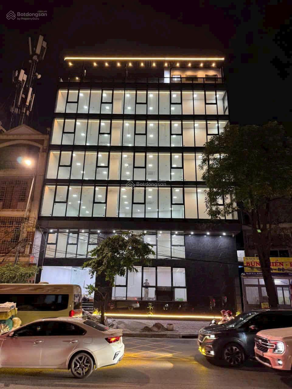 Cho thuê nhà mặt phố tại đường Nguyễn Trãi - Vũ Trọng Phụng - TX, 90triệu vnd, 150 m2 x 9T 1 hầm