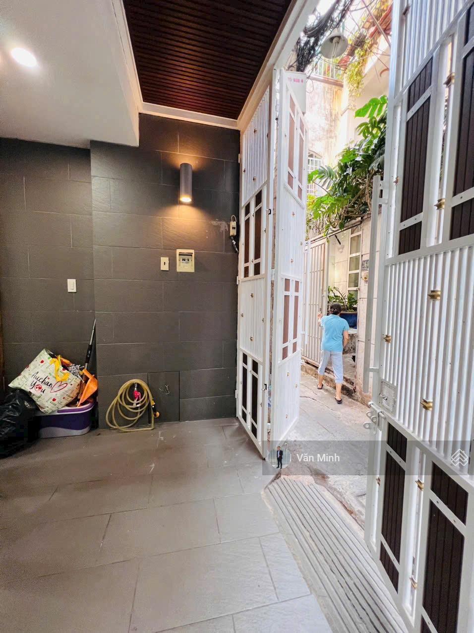 Bán nhà hẻm khu đường Phan Xích Long P. Cầu Kiệu TP. HCM, 3,5X9m 1 trệt 3 lầu ST 4PN 5WC