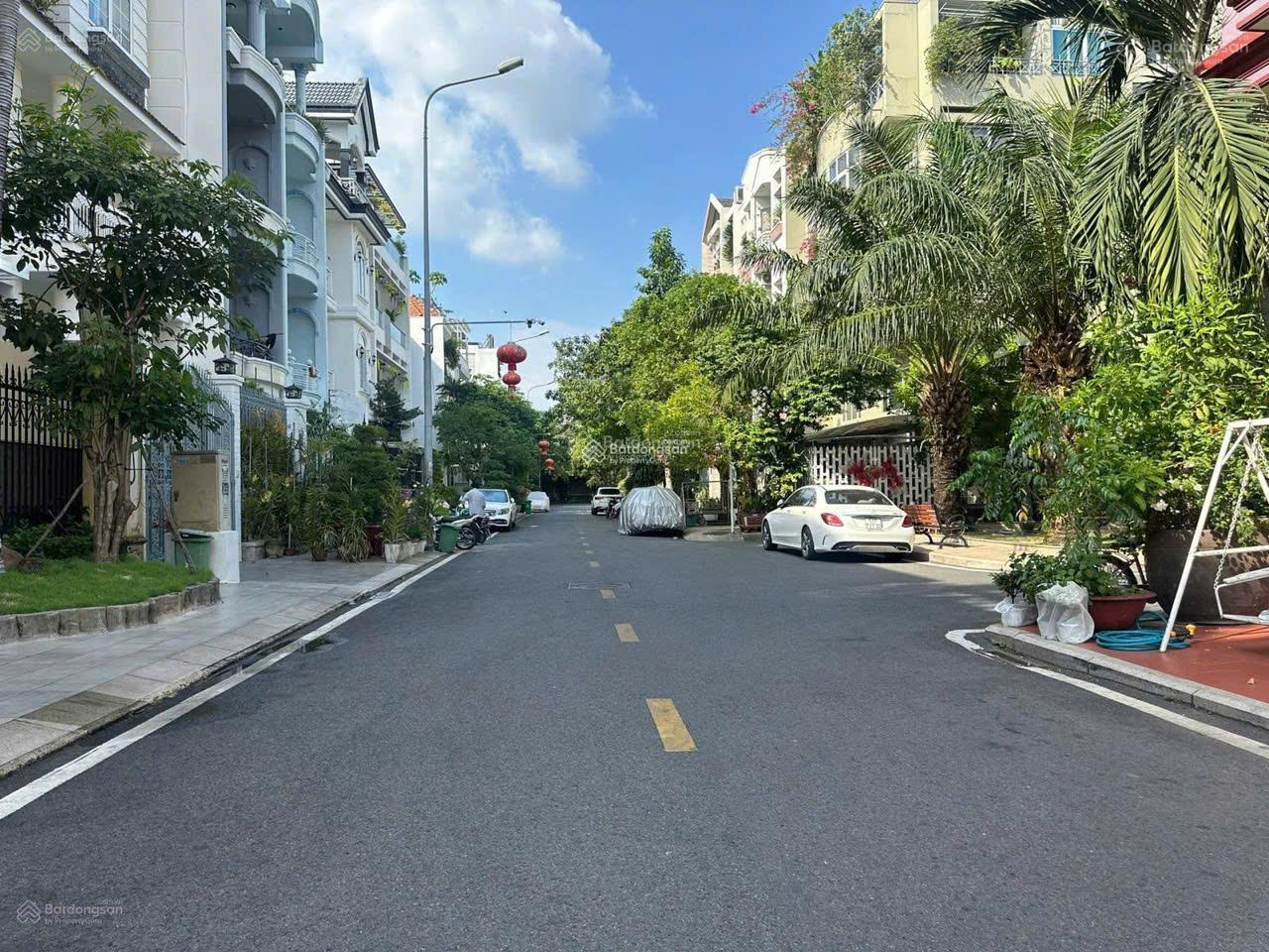 Biệt thự đẹp khu biệt lập, 357a/3 Nguyễn Trọng Tuyển, DT 9x15m - 4 tầng, thang máy - Giá 50 tỷ TL Biệt thự đẹp khu biệt lập, 357a/3 Nguyễn Trọng Tuyển, DT 9x15m - 4 tầng, thang máy - Giá 50 tỷ TL