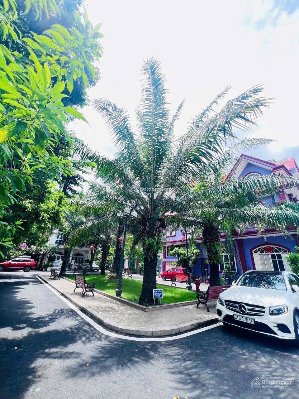 Biệt thự đẹp khu biệt lập, 357a/3 Nguyễn Trọng Tuyển, DT 9x15m - 4 tầng, thang máy - Giá 50 tỷ TL Biệt thự đẹp khu biệt lập, 357a/3 Nguyễn Trọng Tuyển, DT 9x15m - 4 tầng, thang máy - Giá 50 tỷ TL