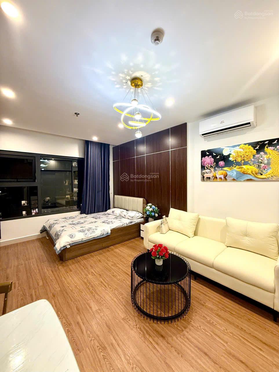 Bán gấp căn studio 31m2, tầng trung, full đồ, hướng mát giá chỉ 2,24 tỷ tại KĐT VHOCP