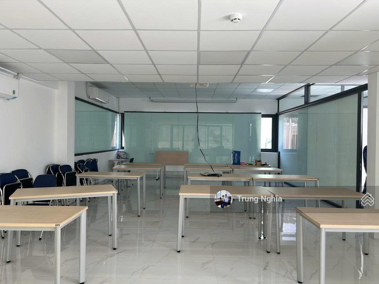 Tòa nhà khu Hoàng Hoa Thám diện tích: 12x25m hầm trệt 4 lầu cho thuê