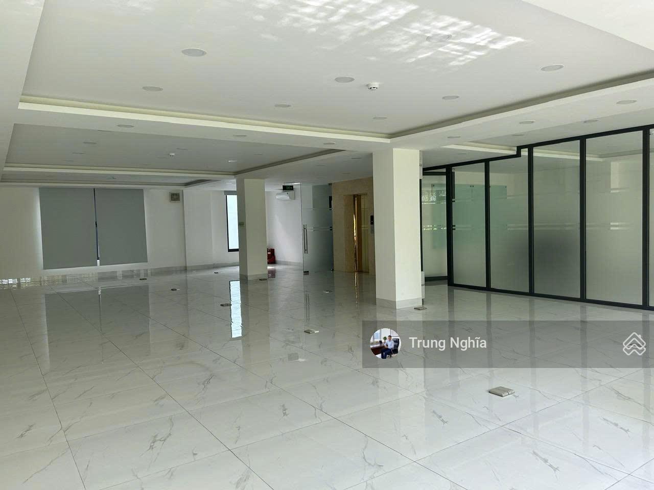 Tòa nhà khu Hoàng Hoa Thám diện tích: 12x25m hầm trệt 4 lầu cho thuê