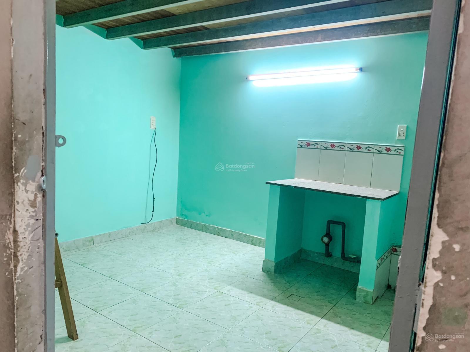 Phòng 20m2 - 2,3tr gác lửng, toilet ngay cổng KCN Tân Bình, chợ Tân Trụ