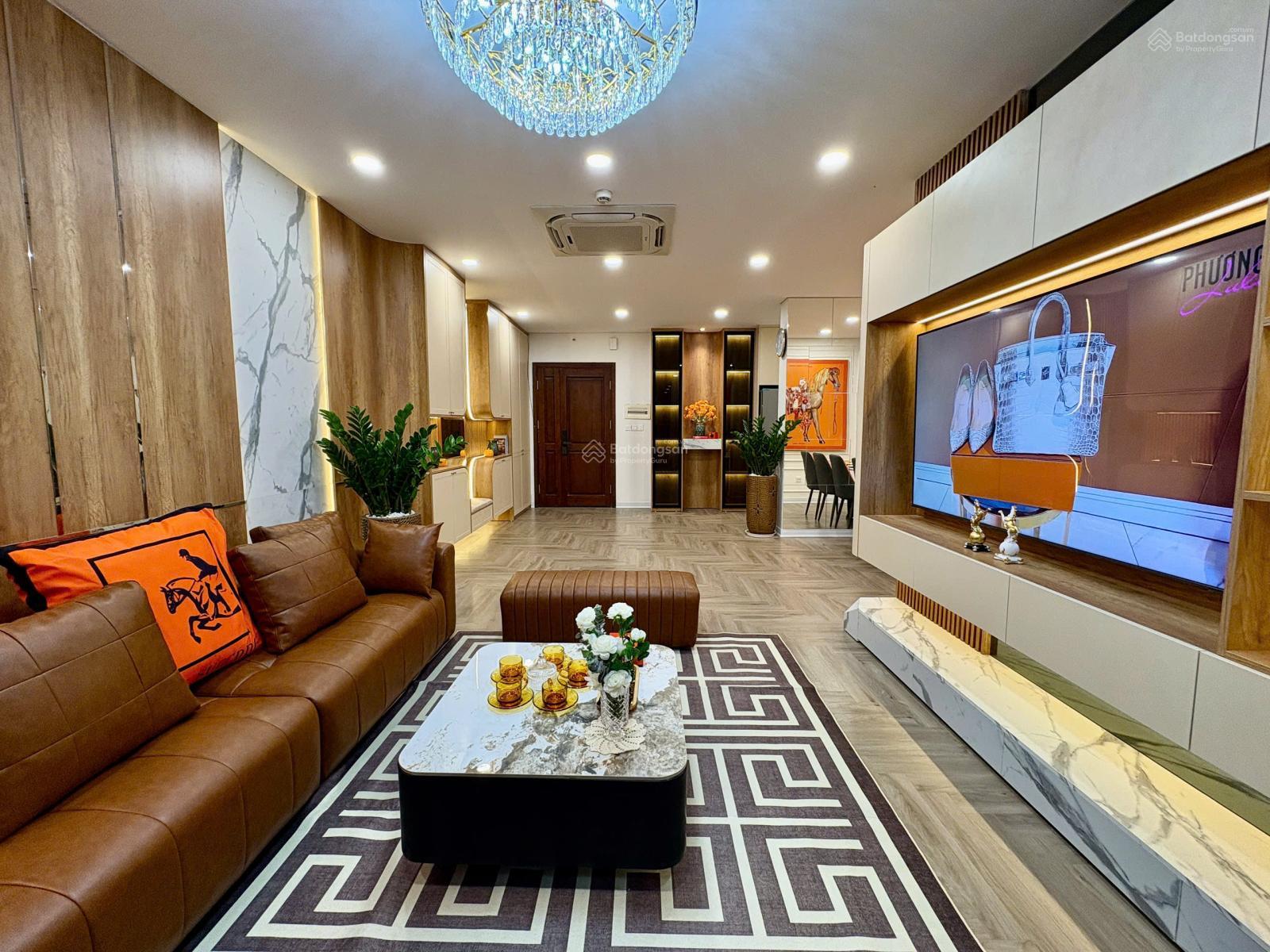 CT4 Vimeco Nguyễn Chánh. Chủ Nhà Gửi Bán Căn 3PN. 2VC. DT: 148m2. Full nội Thất. Có Slot Ôto. 14tỷ6