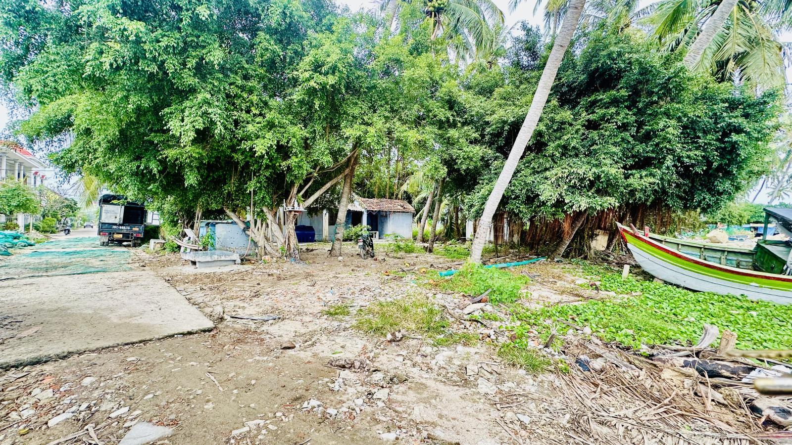 Đất mặt biển, KKT Vân Phong. Lô góc 3 mặt tiền, dân cư đông 45tr/m2