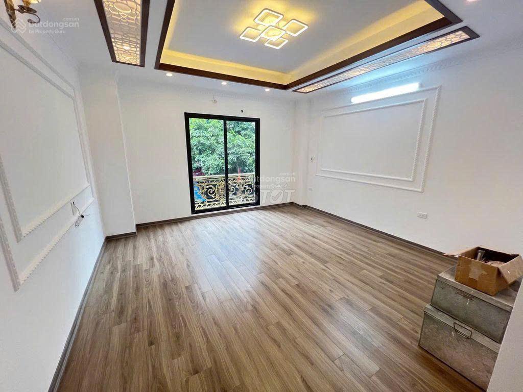 Chính chủ cho thuê nhà phân lô Trung Kính, 60m x 5 tầng, oto đỗ cửa, ngõ thông thoáng, giá 20tr