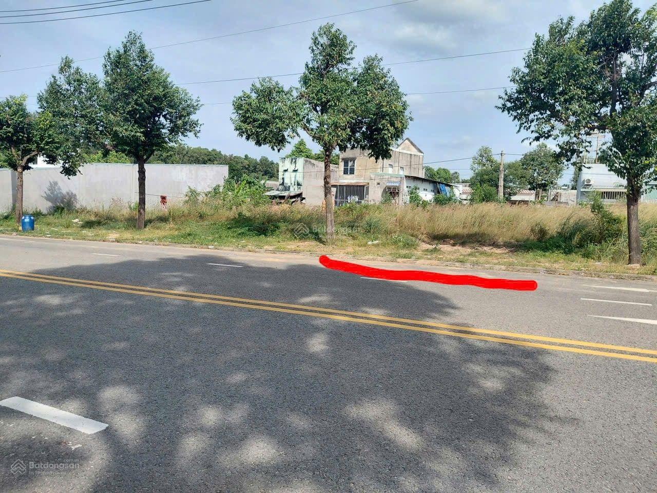Lô đất đẹp trên trục đường nhựa lớn DI3 cách trường THPT Lý Tự Trọng chỉ 150m DT 150m2 full thổ SHR