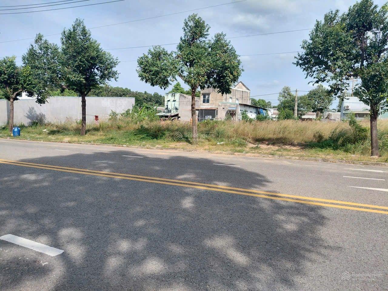 Lô đất đẹp trên trục đường nhựa lớn DI3 cách trường THPT Lý Tự Trọng chỉ 150m DT 150m2 full thổ SHR