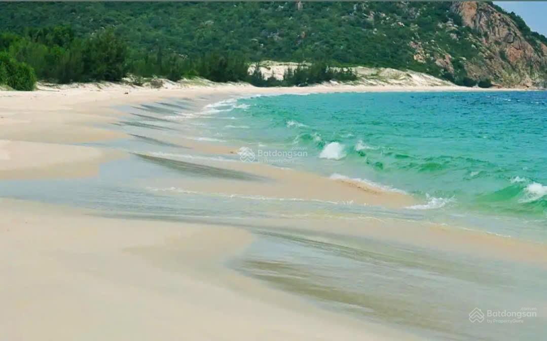 Mặt biển Bình Lập - giáp sân golf Resort Bình Tiên cát biển trải dài 112m2. Giá: 13,5 tỷ