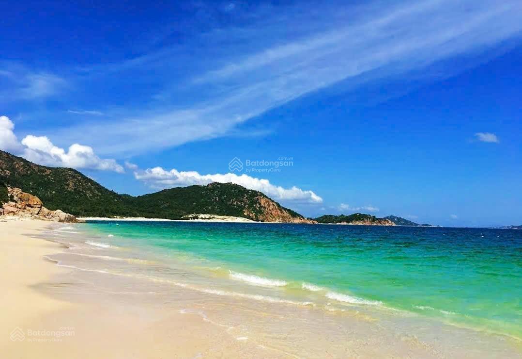 Mặt biển Bình Lập - giáp sân golf Resort Bình Tiên cát biển trải dài 112m2. Giá: 13,5 tỷ