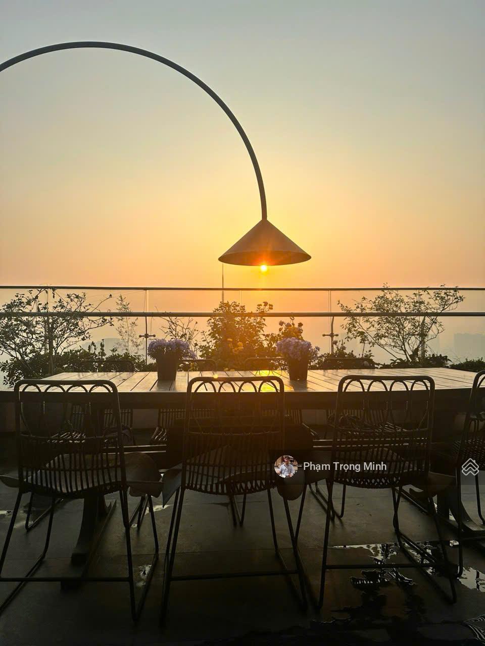 Nhà mình bán Penhouse 280m2 tại Mipec Tây Sơn, có thông tầng, full đồ, căn góc đẹp nhất toà