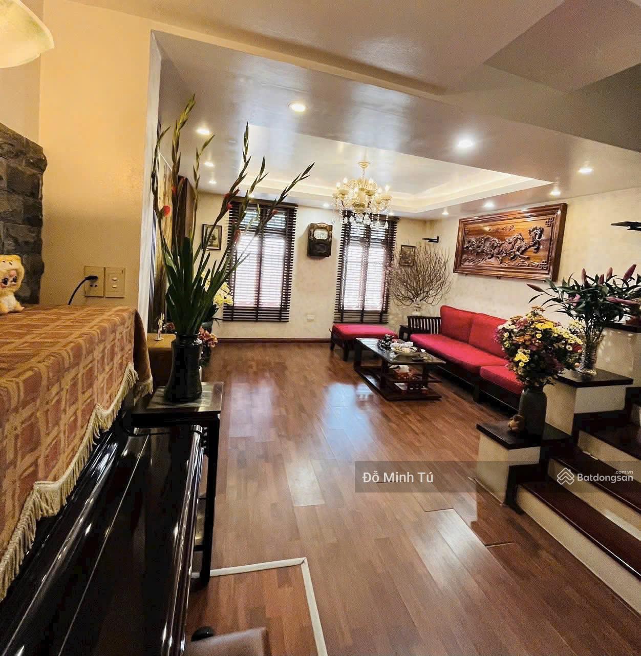 Nhà Phố Văn Cao 35m*6T, MT 4.8m, ngõ rộng 2m, cách 3 nhà ra phố, QH ổn định, gần Hồ Tây, về ở ngay