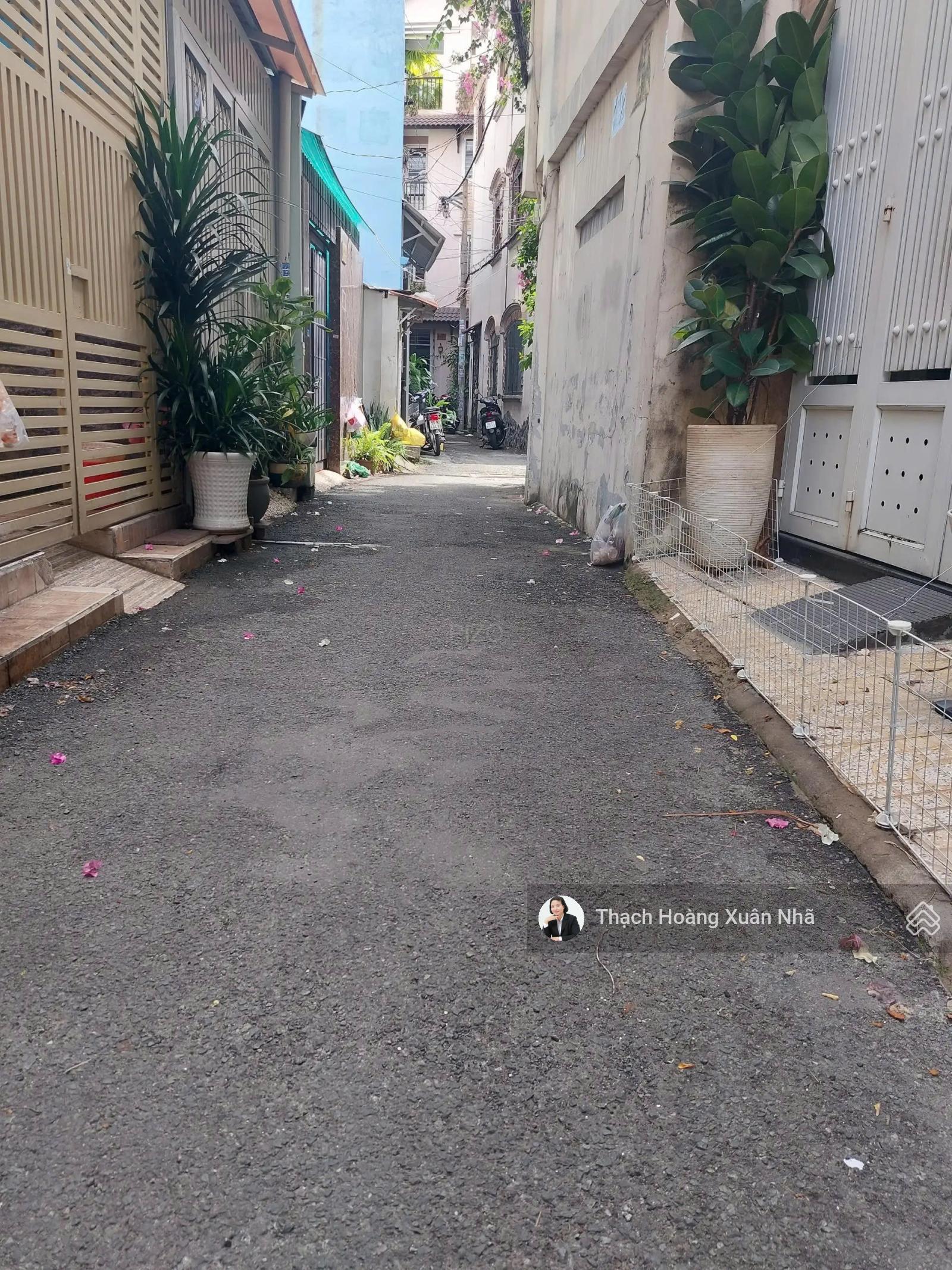 Nhà mới đẹp có sân vườn đường Phan Xích Long, P3, PN - 5,5m x 21,2m - 3 tầng - chỉ 12,5 tỷ