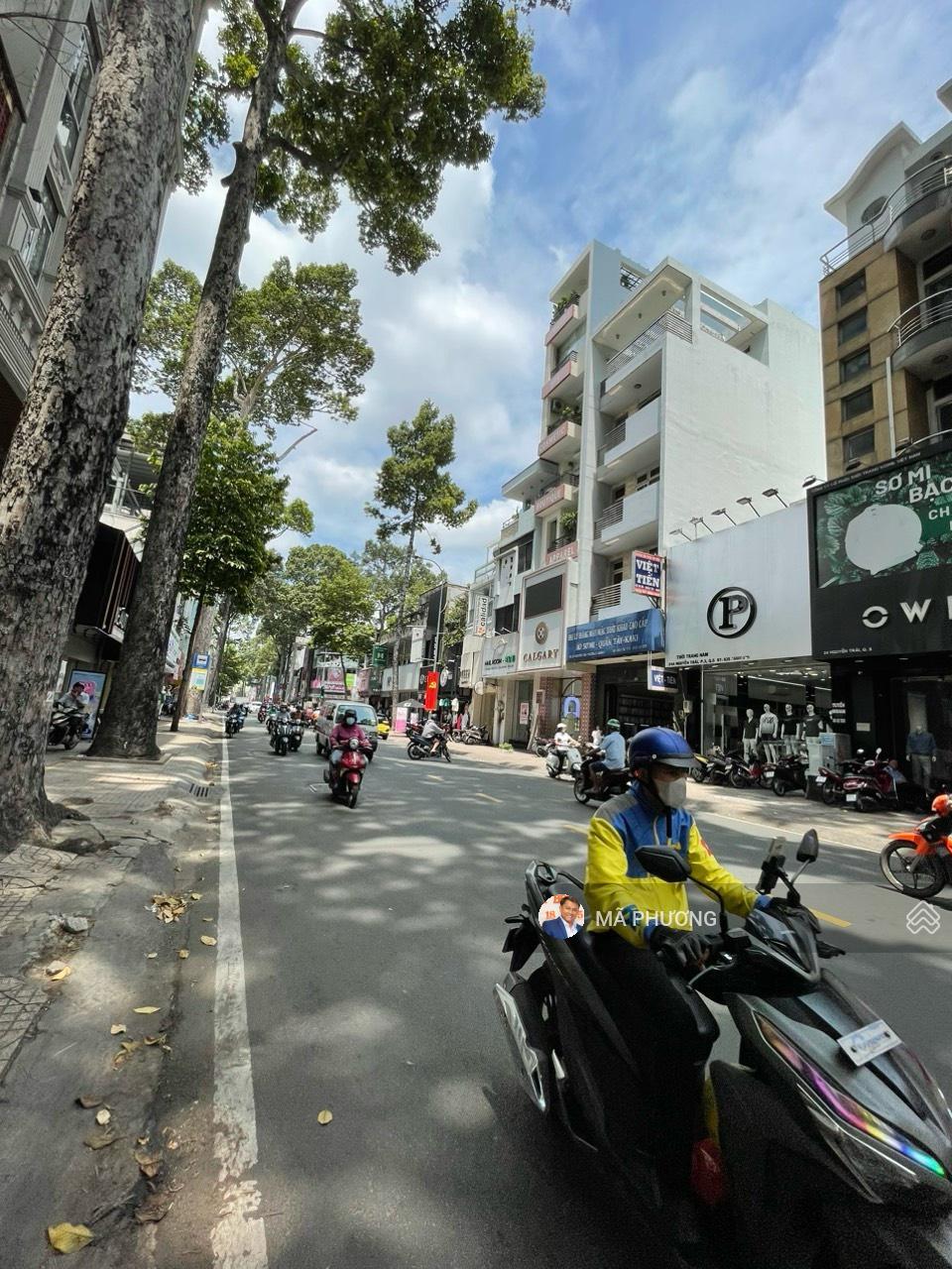 Mặt tiền phố thời trang Nguyễn Trãi, Phường 7, Quận 5. Ngang 4.2m