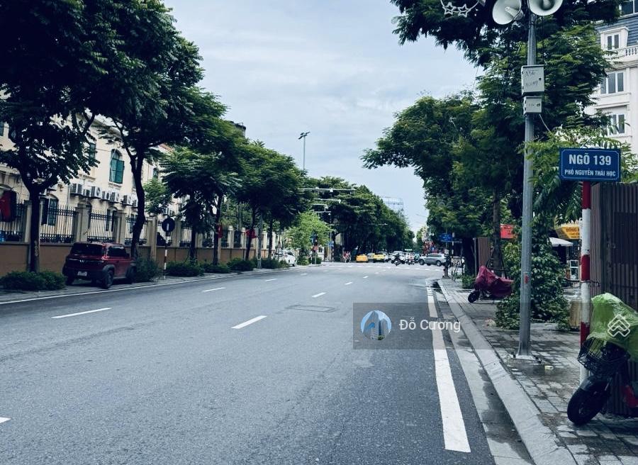 Hiếm + gấp - Bán cực gấp nhà mặt phố Nguyễn Thái Học, 2 mặt thoáng - 150m2 x 8 tầng thang máy Hiếm + gấp - Bán cực gấp nhà mặt phố Nguyễn Thái Học, 2 mặt thoáng - 150m2 x 8 tầng thang máy