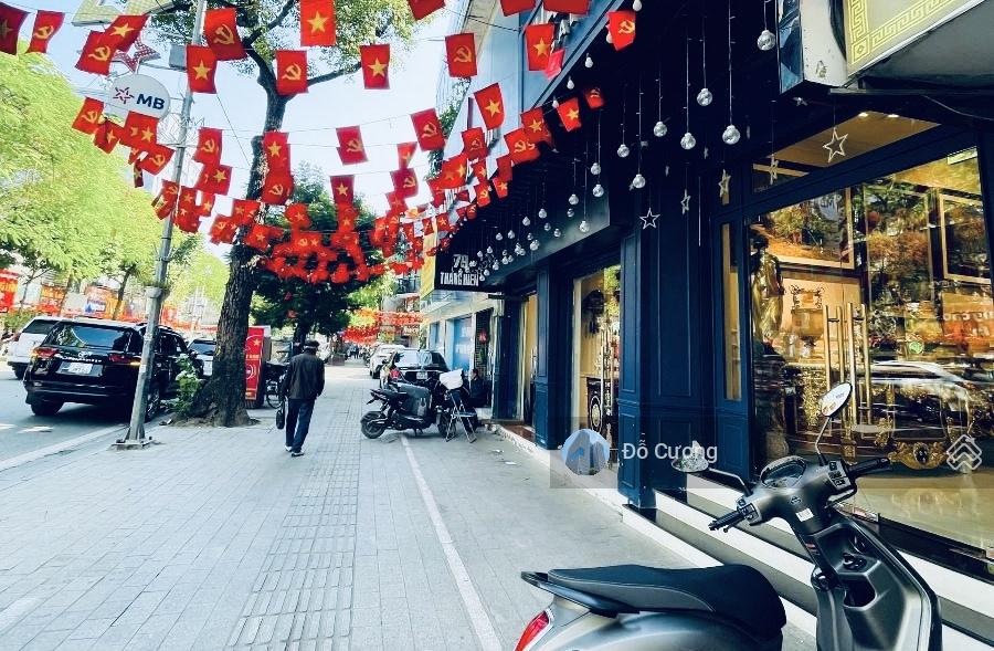 Hiếm + gấp - Bán cực gấp nhà mặt phố Nguyễn Thái Học, 2 mặt thoáng - 150m2 x 8 tầng thang máy Hiếm + gấp - Bán cực gấp nhà mặt phố Nguyễn Thái Học, 2 mặt thoáng - 150m2 x 8 tầng thang máy