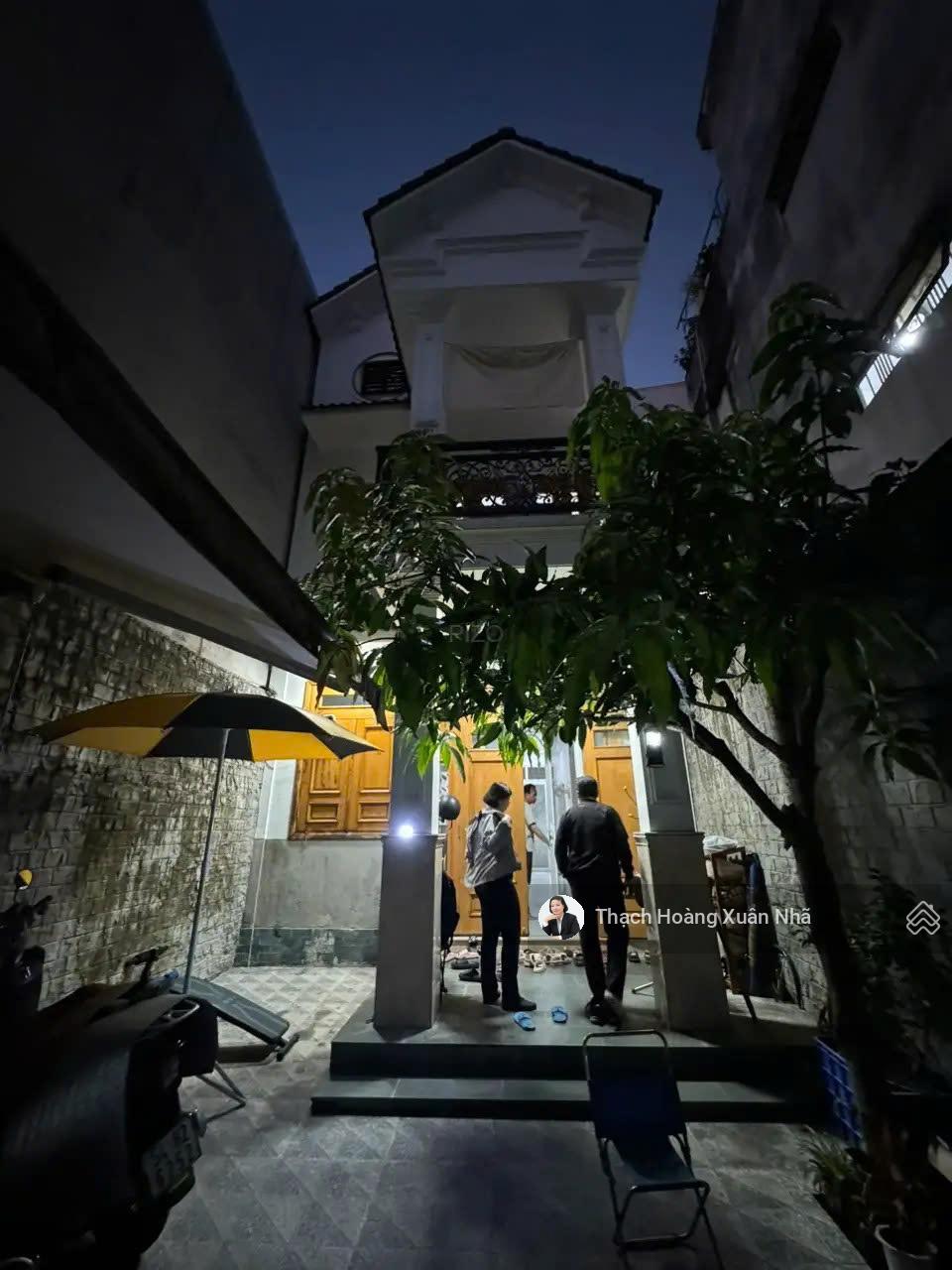 Nhà mới đẹp có sân vườn đường Phan Xích Long, P3, PN - 5,5m x 21,2m - 3 tầng - chỉ 12,5 tỷ