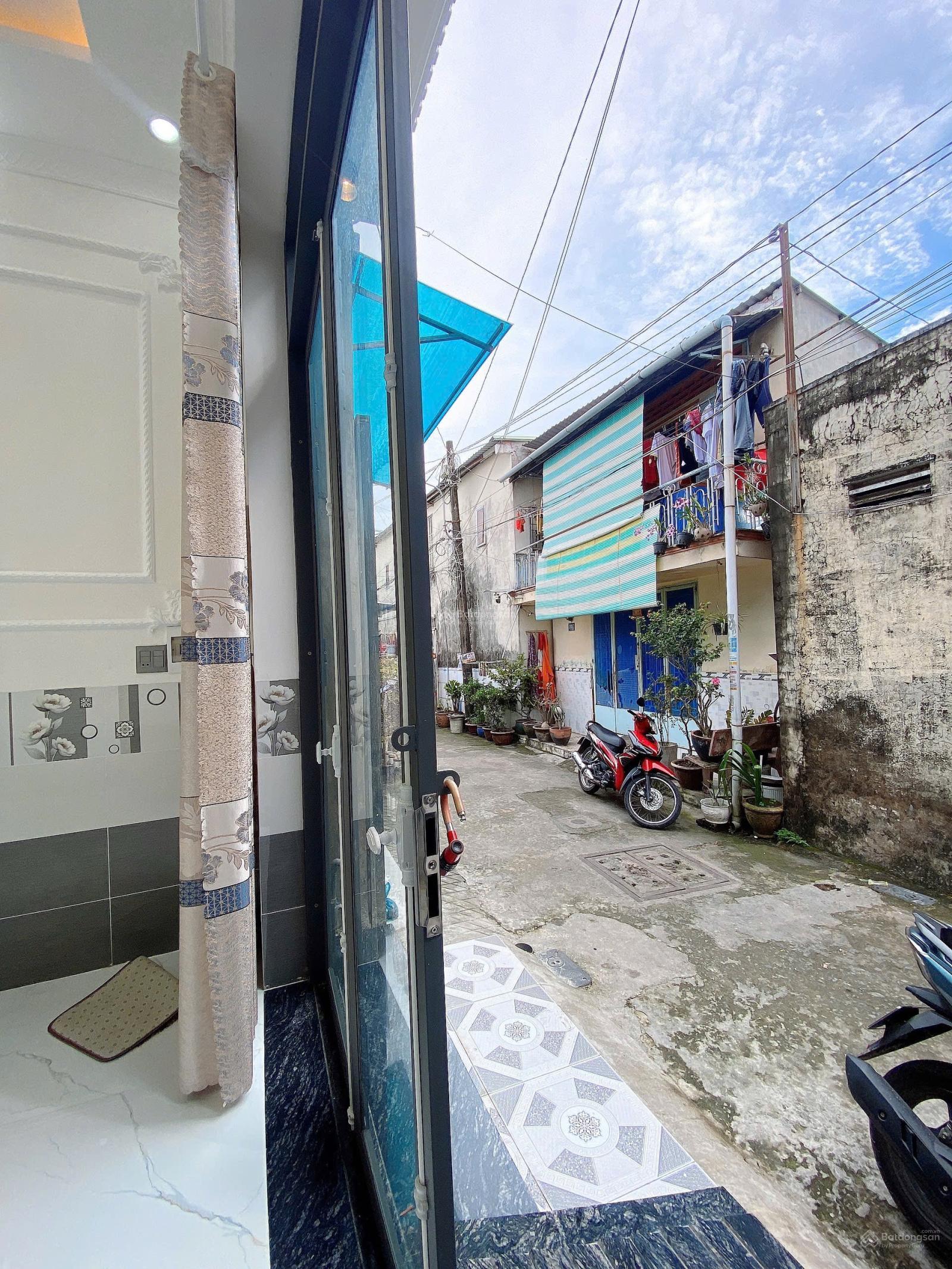 Bán nhà lầu mới rất đẹp nằm gần đại học Cần Thơ hẻm 138 đường Trần Hưng Đạo nhà có 3 phòng ngủ