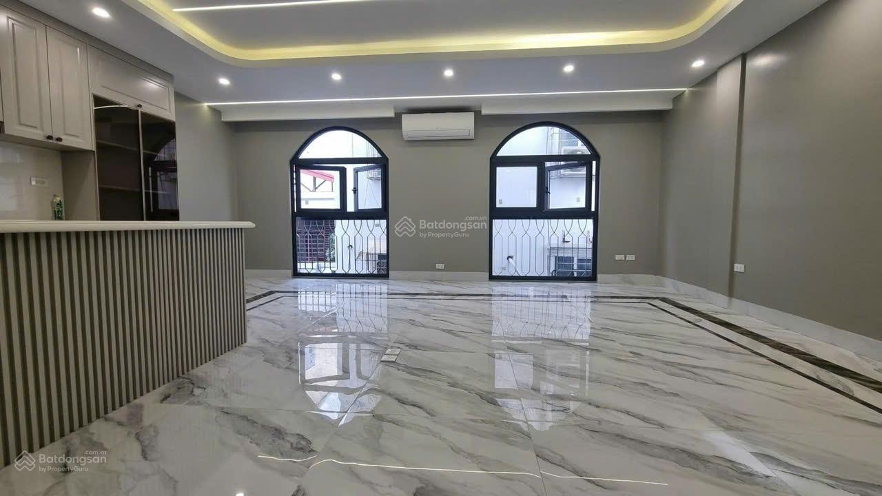 Bán nhà lô góc, 3 mặt thoáng, ôtô tránh, KD sầm uất, phố Hoàng Quốc Việt, DT 100m x 7 tầng, MT 4,8m