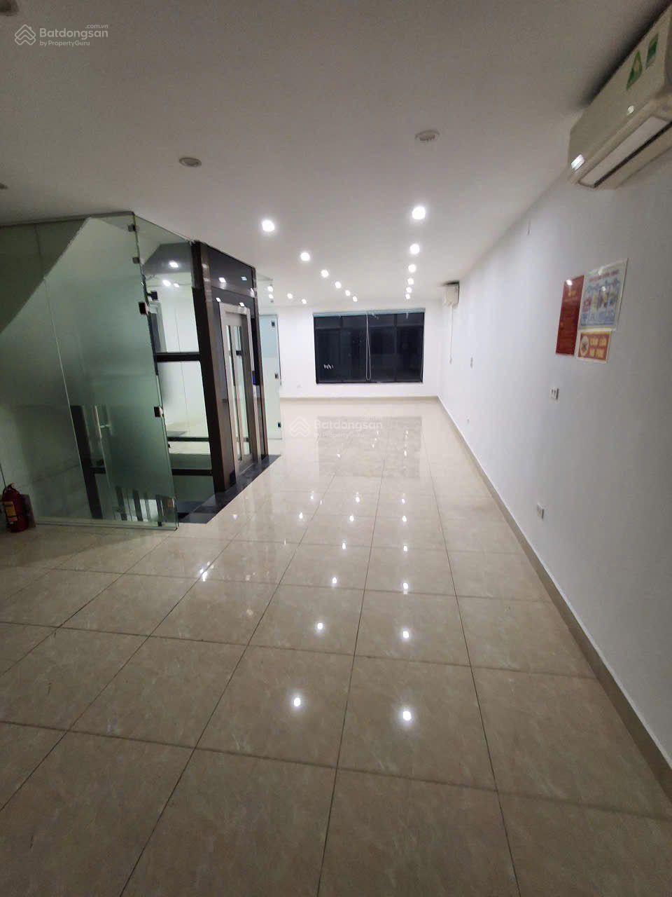 Cho thuê nhà Vinhomes Gardenia Hàm Nghi	DT 93m, 5 tầng, MT 6m, Thông sàn, Thang máy.điều hòa giá 42