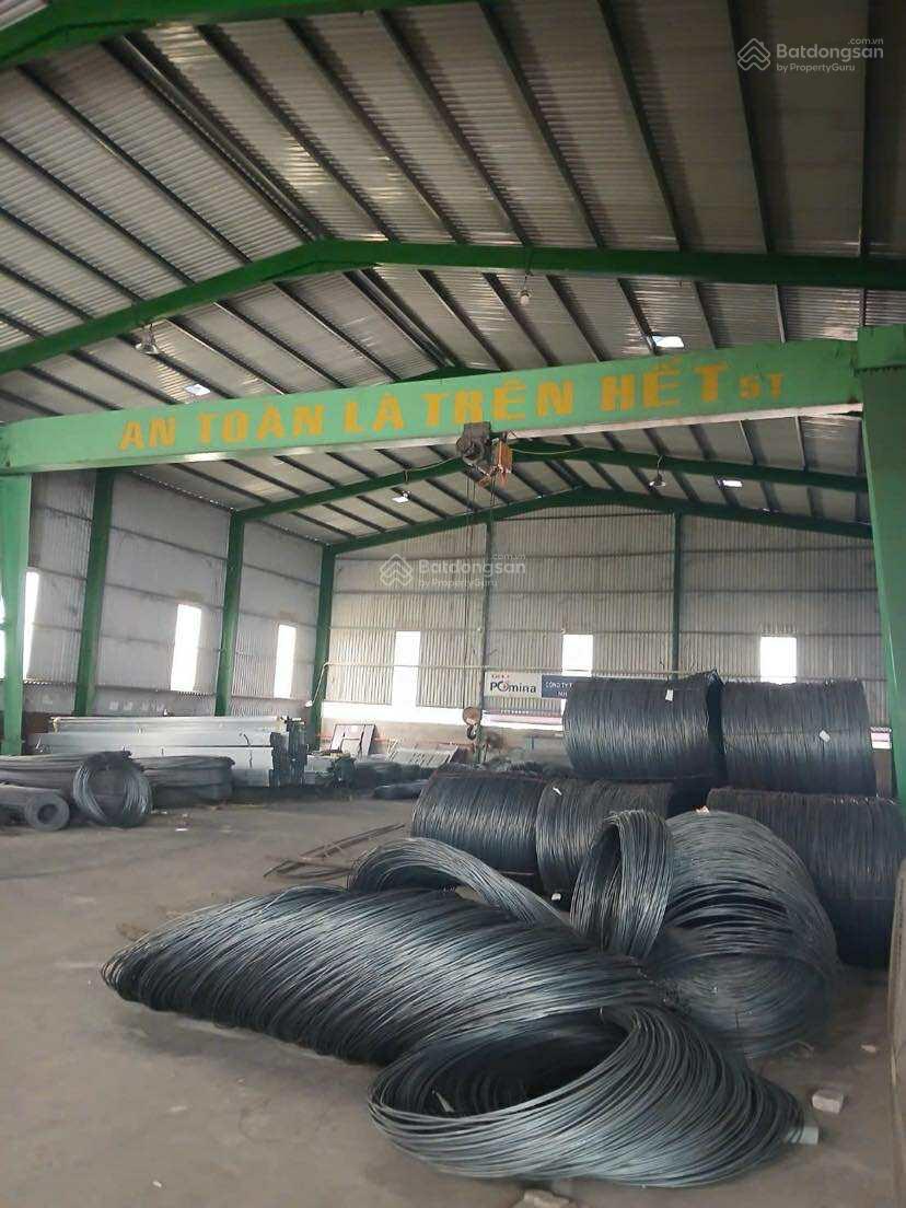 Cho thuê kho 900 m2 đường Nguyễn Văn Linh có cẩu trục