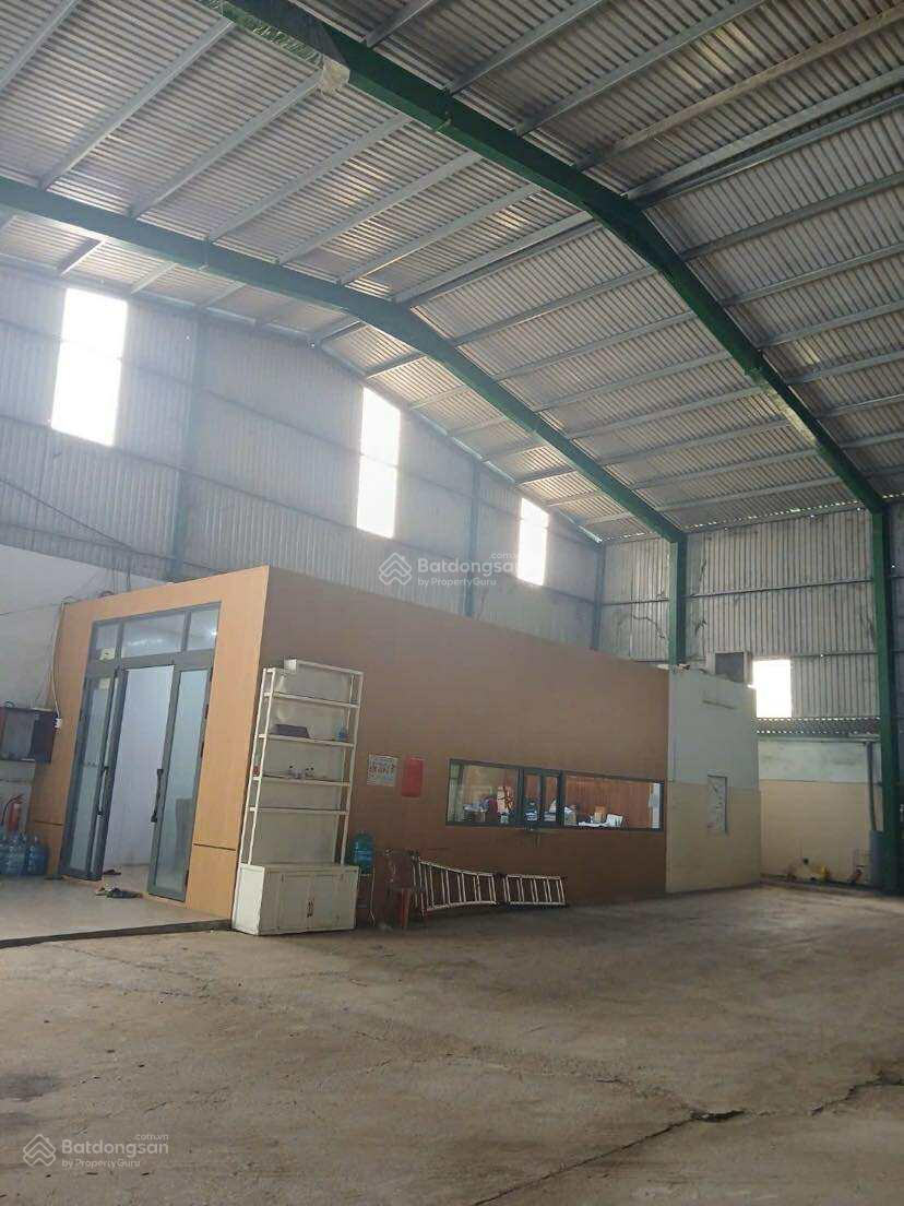 Cho thuê kho 900 m2 đường Nguyễn Văn Linh có cẩu trục