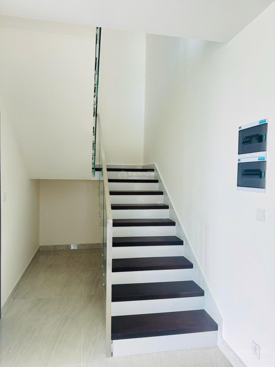 Bán căn duplex 2 tầng 160,5m2 Centery, tầng đẹp view công viên lớn. Nhà sẵn ở ngay