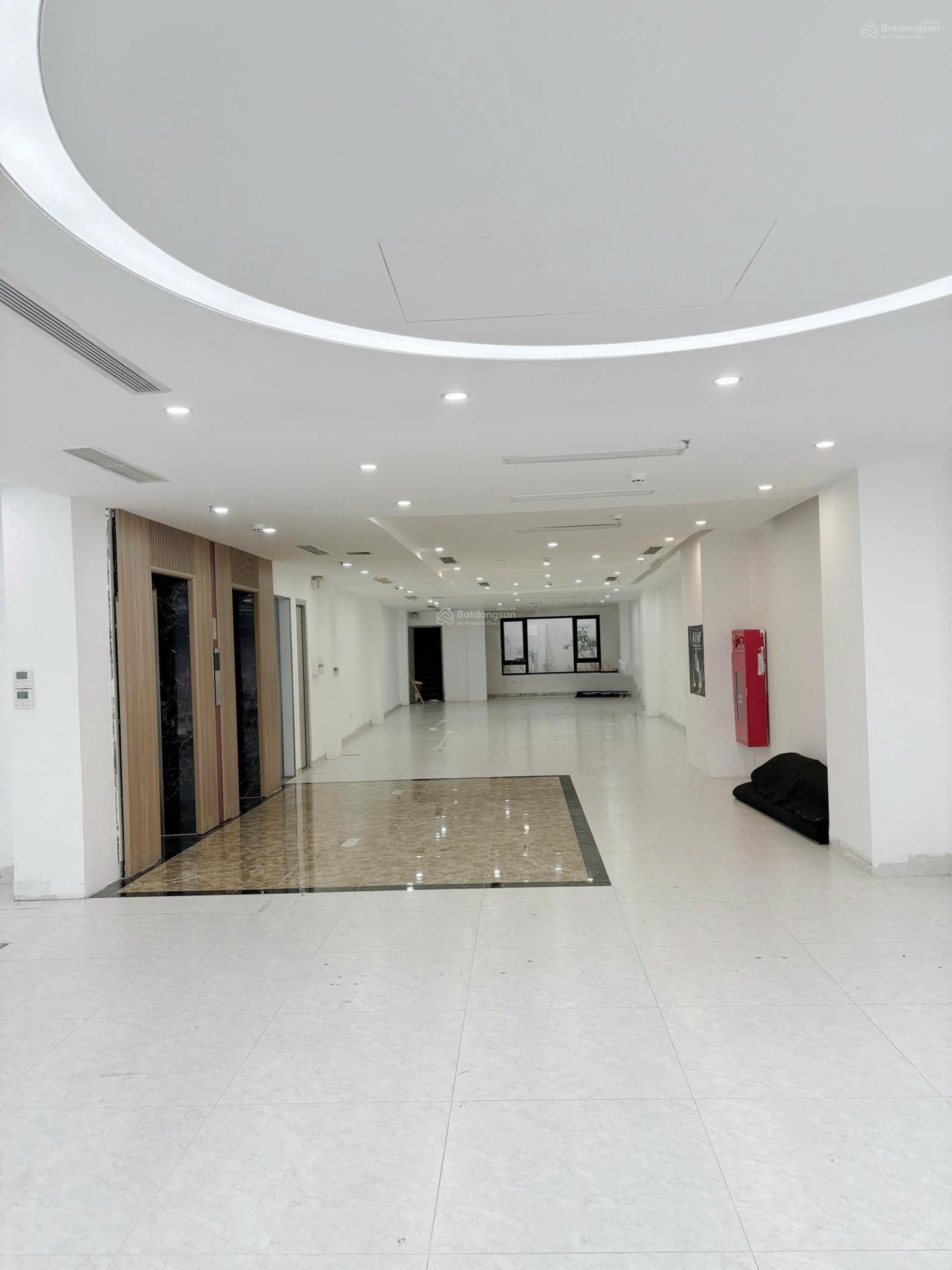 CHÍNH CHỦ CHO THUÊ MẶT BẰNG KINH DOANH 500M2 GIÁ CHỈ 200TR/THÁNG NGAY MẶT ĐƯỜNG PHỐ HUẾ