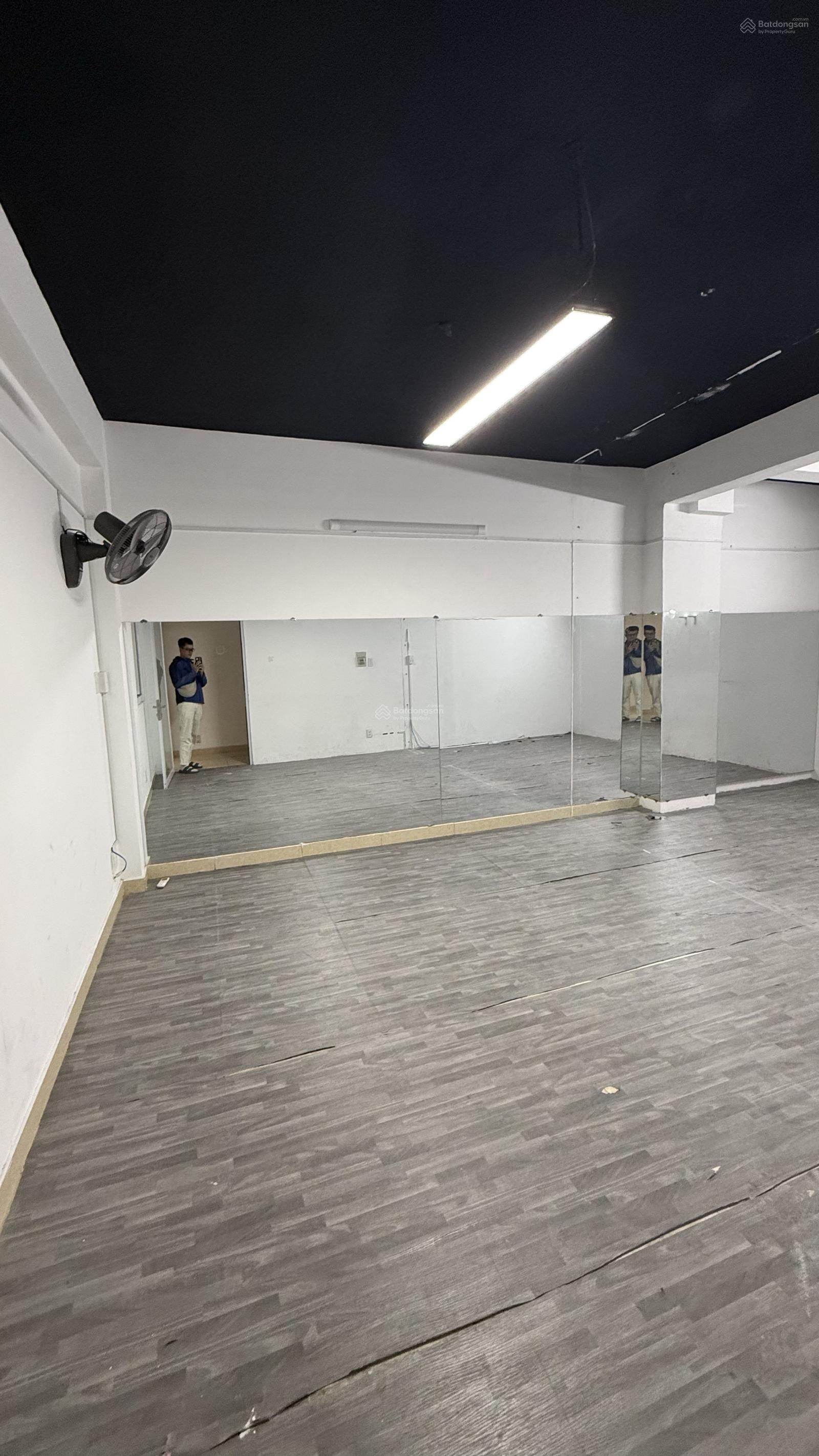 Sàn VP 40m2 mặt tiền Lâm Văn Bền, sẵn máy lạnh, thang máy, free phí QL, giữ xe, không phí ngoài giờ