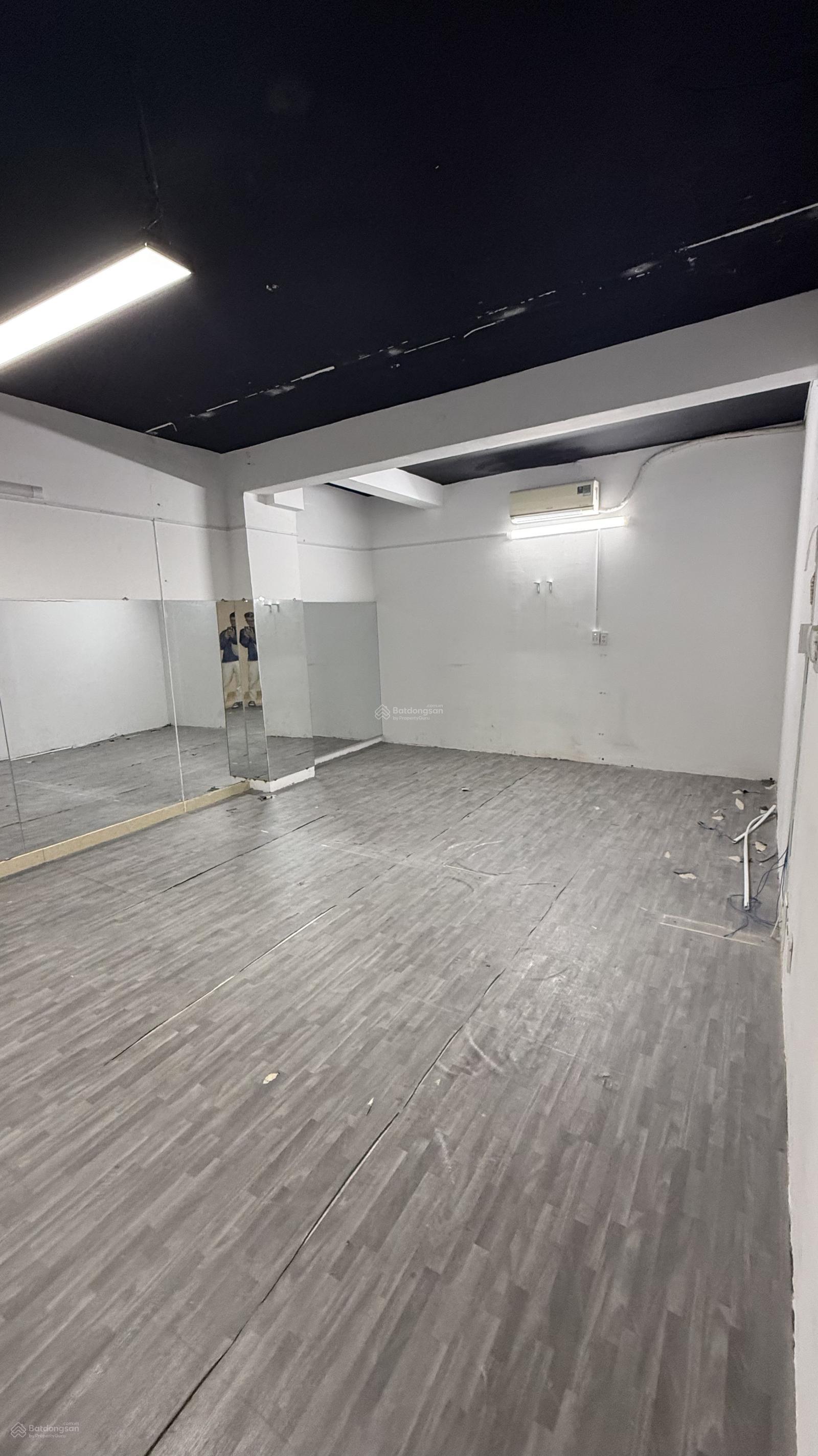 Sàn VP 40m2 mặt tiền Lâm Văn Bền, sẵn máy lạnh, thang máy, free phí QL, giữ xe, không phí ngoài giờ
