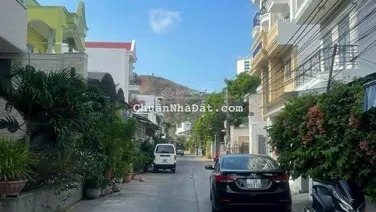 Đường Dương Hiến Quyền (rộng 7m) - 122m2 ngang 5,2m - cách biển 50m - giá 9.75 tỷ