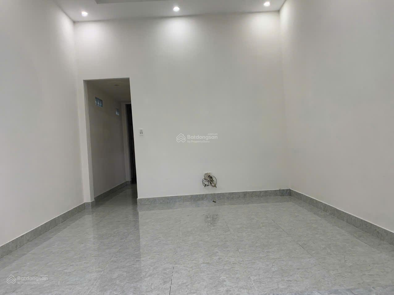 Nhà SR, TC mới đẹp, siêu rẻ, ngay chợ Phú Thọ, đường 6m thông, 2,79 tỷ