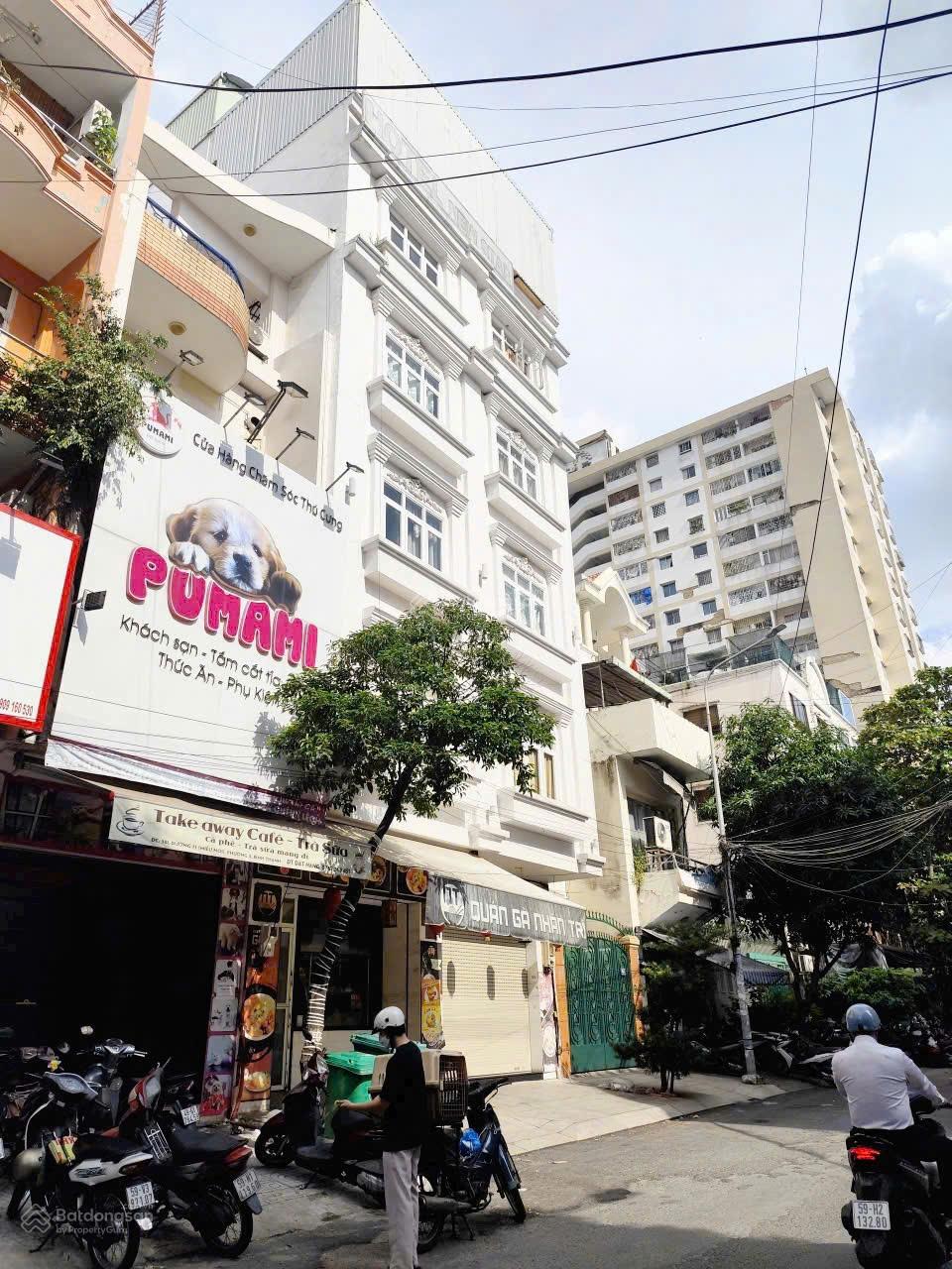 Giảm 8 Tỷ : Khách Sạn-CHDV Mặt tiền Khu Phan Xích Long, DT: 8x21m, 6 Tầng, 32 Phòng, TN 150 Triệu