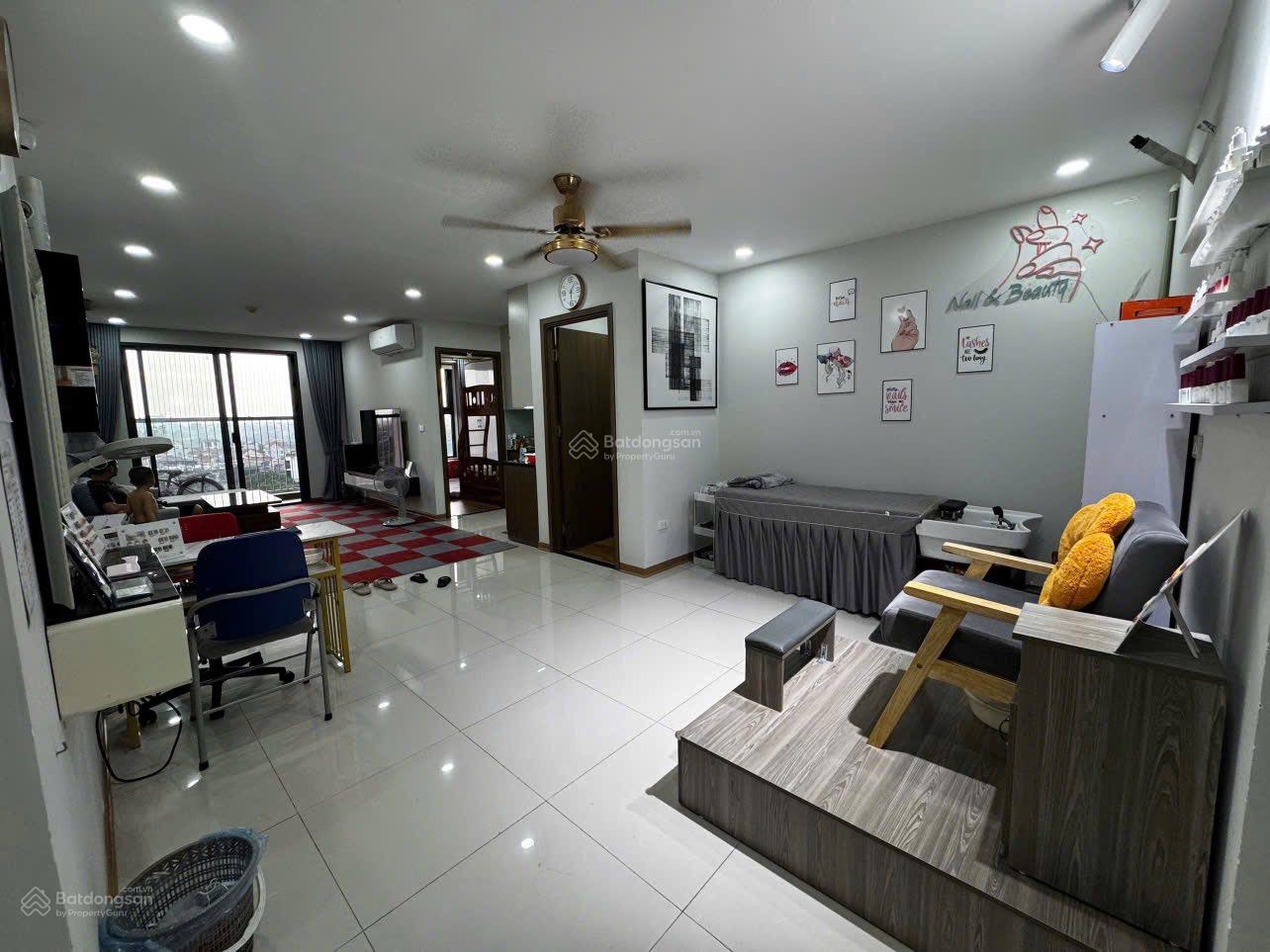 Bán căn hộ CC Rose Town 79 Ngọc Hồi Hoàng Mai. Toà DV01 DT 90m2 2PN 2wc. Giá 5,7 tỷ LH 0983 873 ***