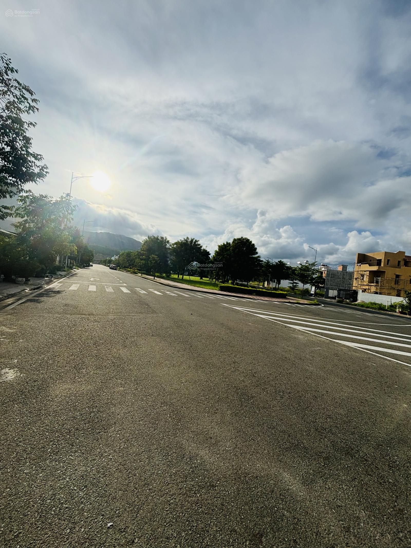 Bán lô đất nền biệt thự view công viên lớn siêu hiếm gói 3 KĐT Mỹ Gia, hướng Nam đường 18m