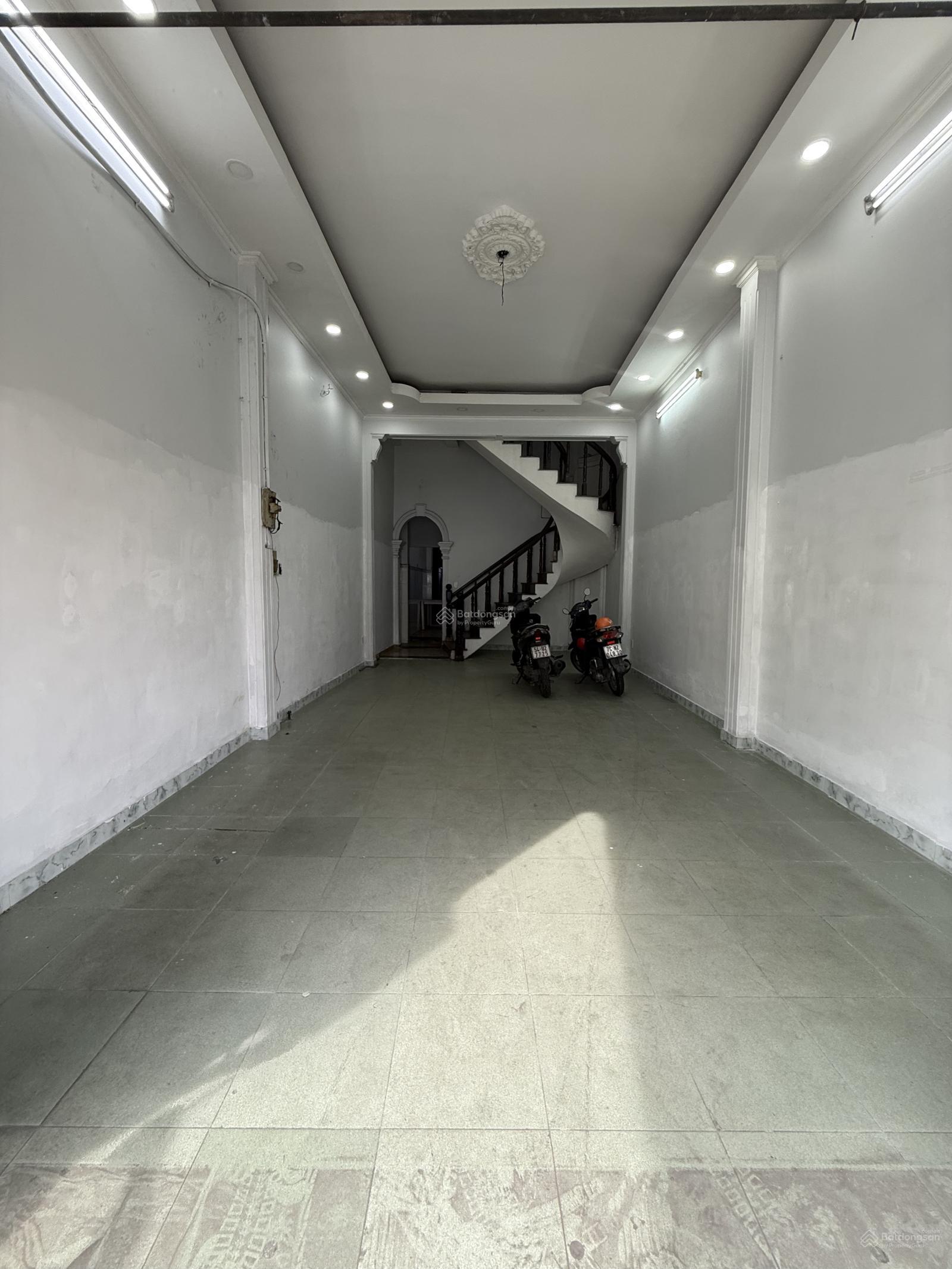 Bán gấp nhà mặt tiền Lạc Long Quân 4.3x24m, trệt 4 lầu giá chỉ 12.5 tỷ/thương lượng - P10, Tân Bình