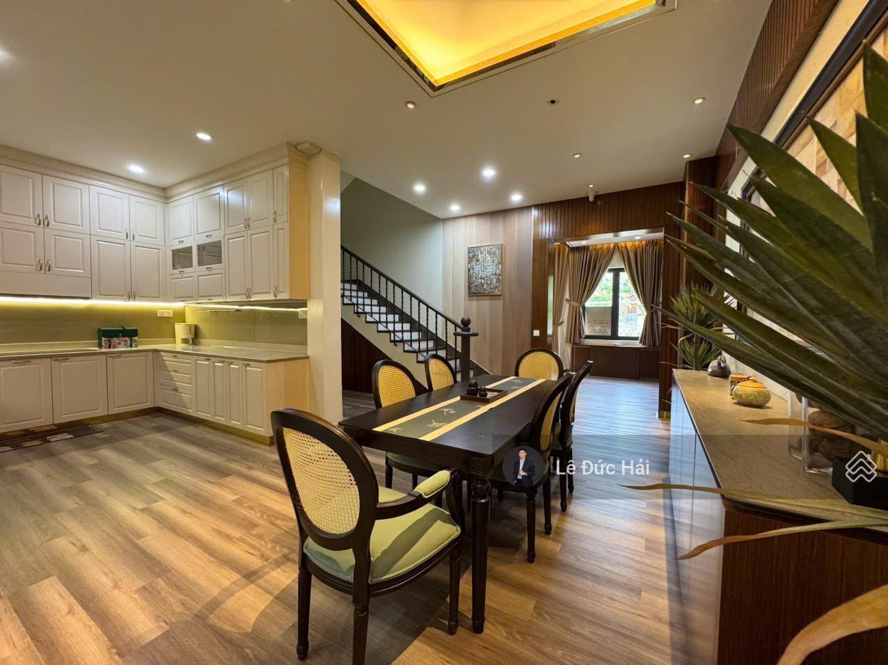 Siêu phẩm cho thuê biệt thự liên kế 4PN nội thất cao cấo đẹp vào ở ngay giá chỉ 52 triệu. LH em