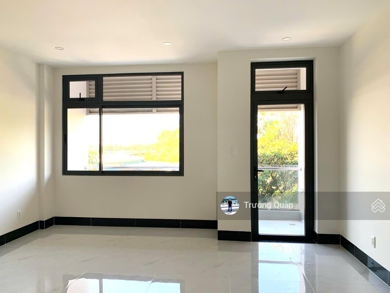 Cho thuê Trệt + Lầu 1 DTSD ~ 160m2 hoàn thiện nội thất có thang máy lối đi riêng KĐT Vạn Phúc City.